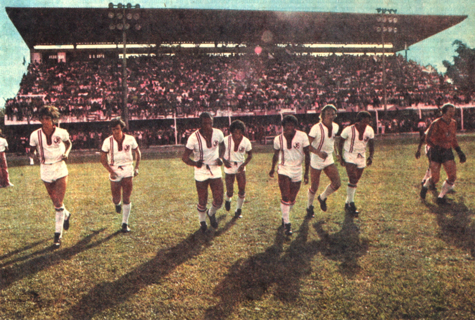 21-04-1976 (rev placar 06-76) (1) (Paulinho Teta, Zequinha, Ditão, Djalma, Samara, Joel, Tonho, Bosse, Ferreira)